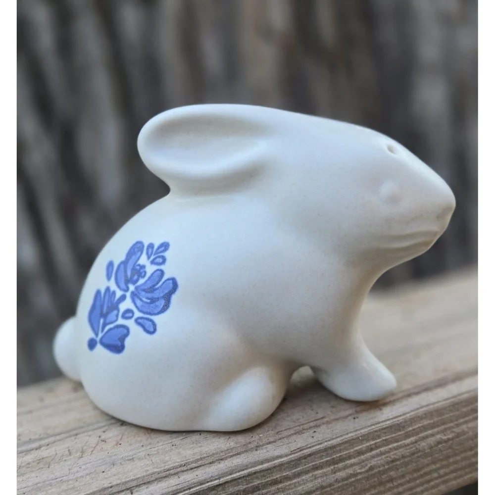 Vintage Pfaltzgraff Yorktowne Bunny Rabbits Flowers Easter Salt & Pepper Shakers